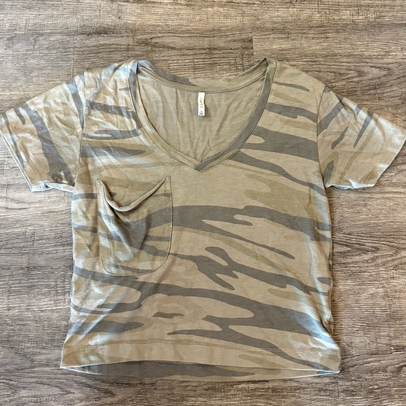 Camouflage V-Neck crop top - Picture 1 of 4